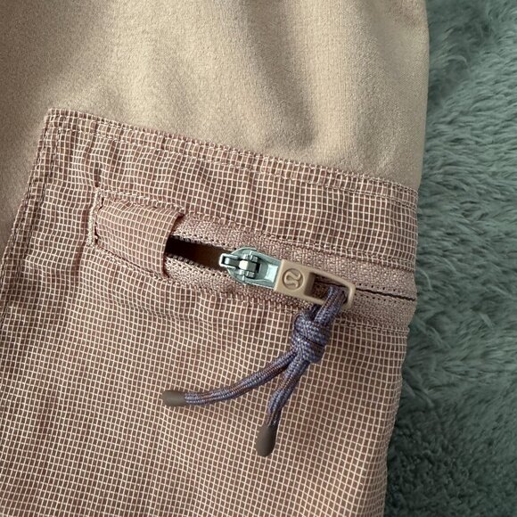 Lululemon Water Repellent Hiking Shorts Men's LARGE 8" Inseam - Picture 2 of 6